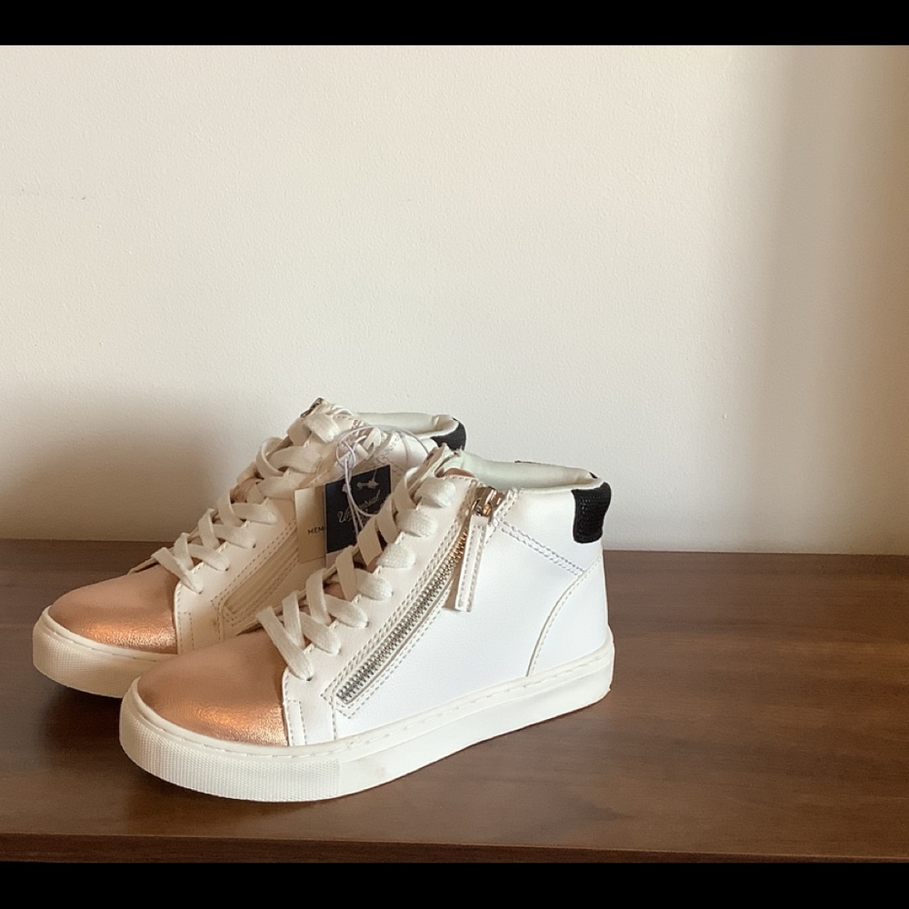 Universal Thread tennis shoes - Picture 3 of 8